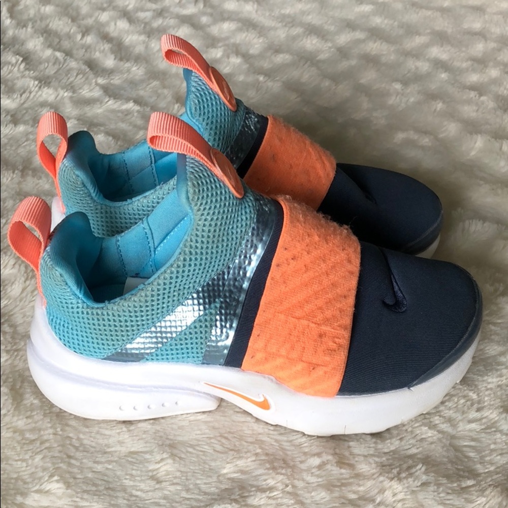 GUC Toddler Girls Size 10 Nike Shoes